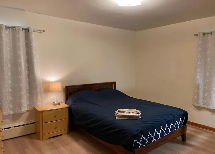 #3 Queensize Bed Bright Room Near New Brunswick Nj Downtown