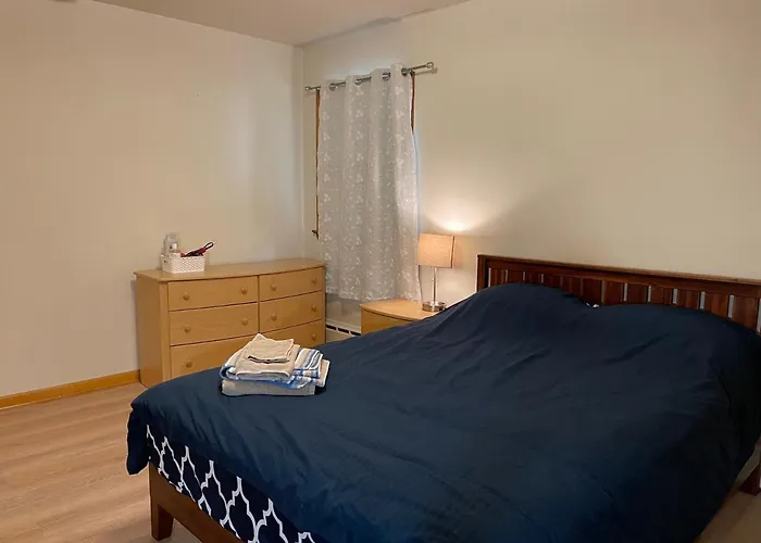 #3 Queensize Bed Bright Room Near New Brunswick Nj Downtown