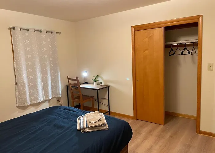 #3 Queensize Bed Bright Room Near New Brunswick Nj Downtown